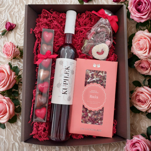 Poklon paket Kupilek, srca tuljac i čoko figure