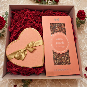 Poklon paket Bomboniera srce i čokolada jagoda